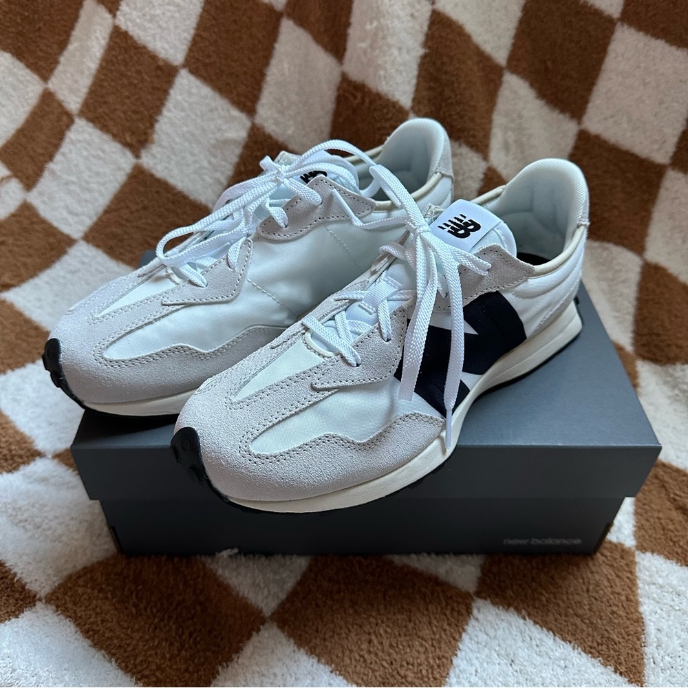🖤 Women’s 8.5 New Balance 327 🖤 SO TRENDY AND CUTE!